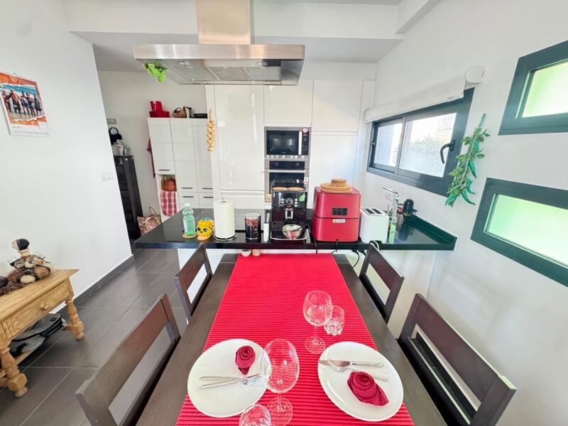 2 bedroom Townhouse for sale