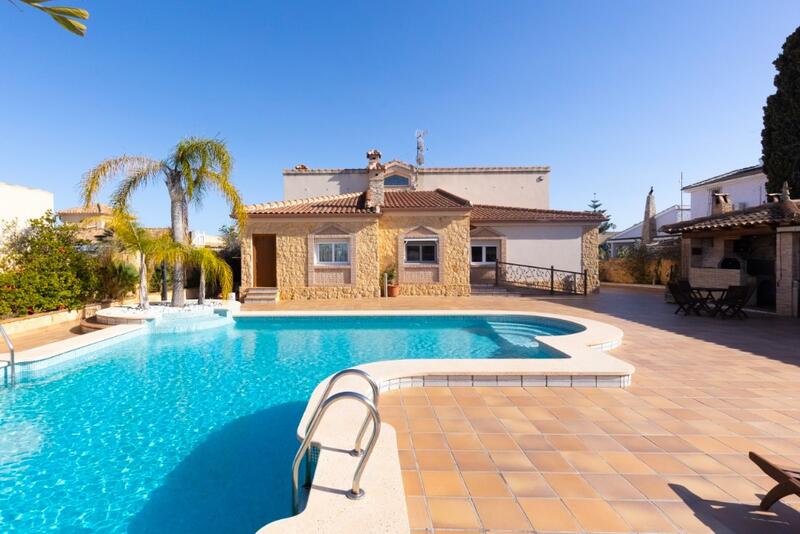 Villa til salg i Torrevieja, Alicante