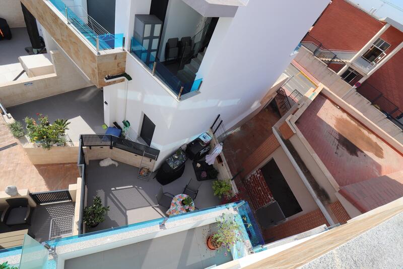 3 slaapkamer Villa Te koop 3 slaapkamer Villa Te koop