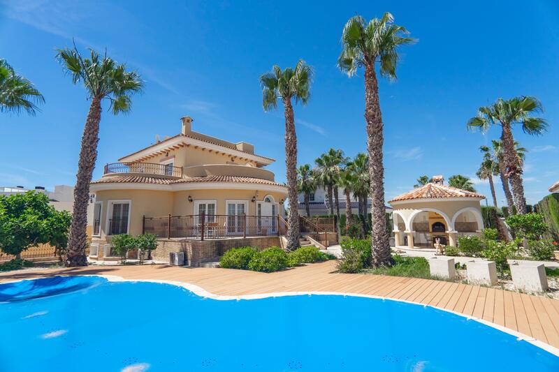Villa for sale in Ciudad Quesada, Alicante