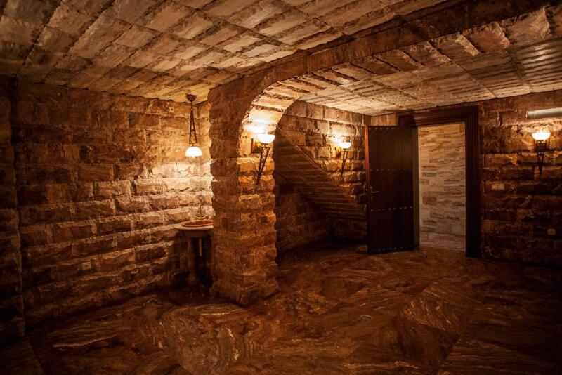 6 bedroom Villa for sale