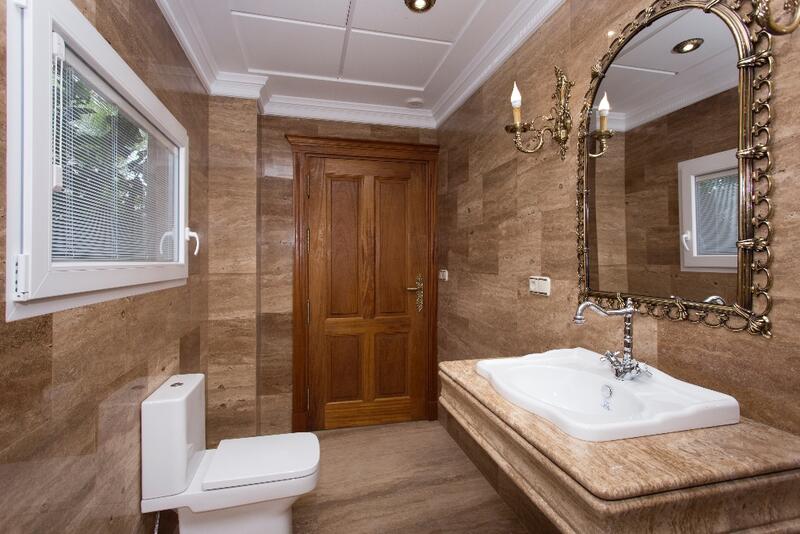 6 bedroom Villa for sale