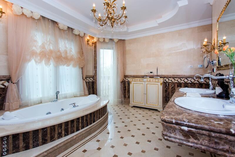 6 bedroom Villa for sale