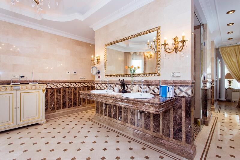 6 bedroom Villa for sale