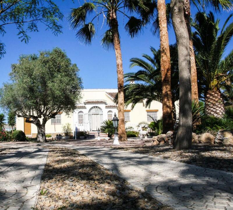 6 bedroom Country House for sale