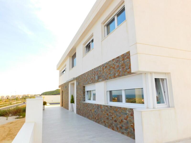 Villa for sale in Guardamar del Segura, Alicante