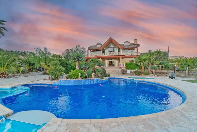 5 bedroom Villa for sale