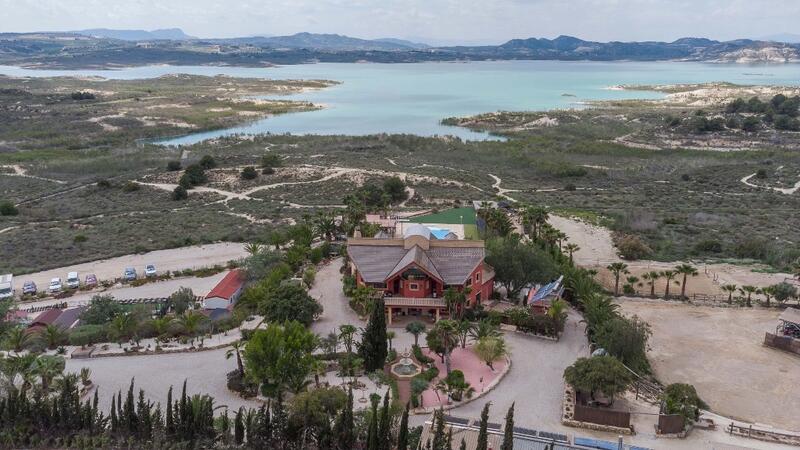 5 bedroom Villa for sale