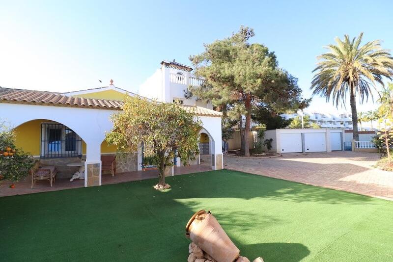 Villa for sale in Los Dolses, Alicante