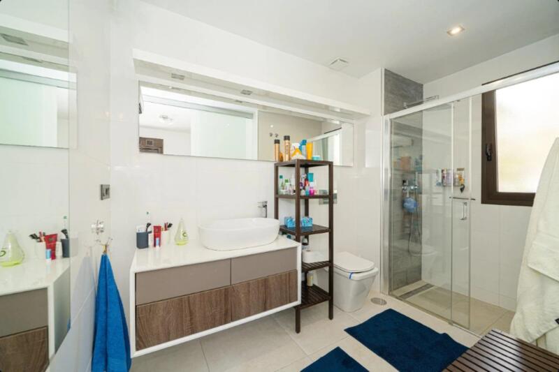 3 slaapkamer Gezinswoning Te koop 3 slaapkamer Gezinswoning Te koop