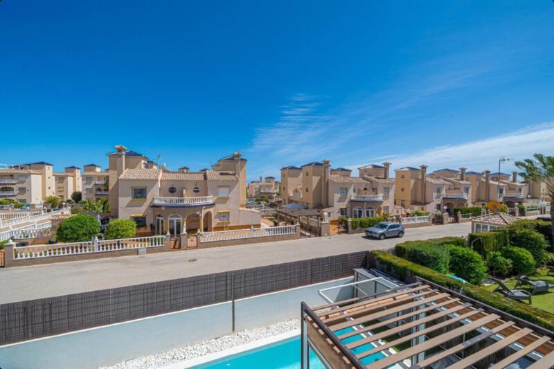 3 slaapkamer Gezinswoning Te koop 3 slaapkamer Gezinswoning Te koop