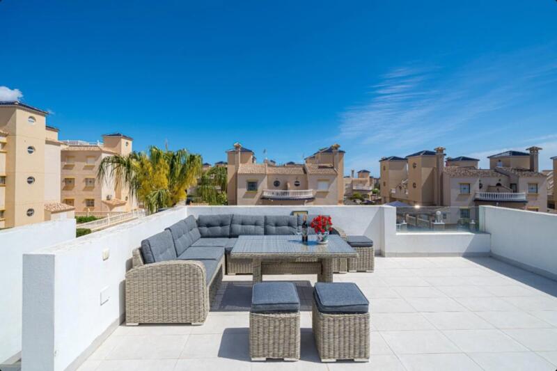 3 slaapkamer Gezinswoning Te koop 3 slaapkamer Gezinswoning Te koop