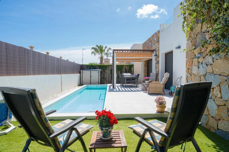 3 slaapkamer Gezinswoning Te koop 3 slaapkamer Gezinswoning Te koop