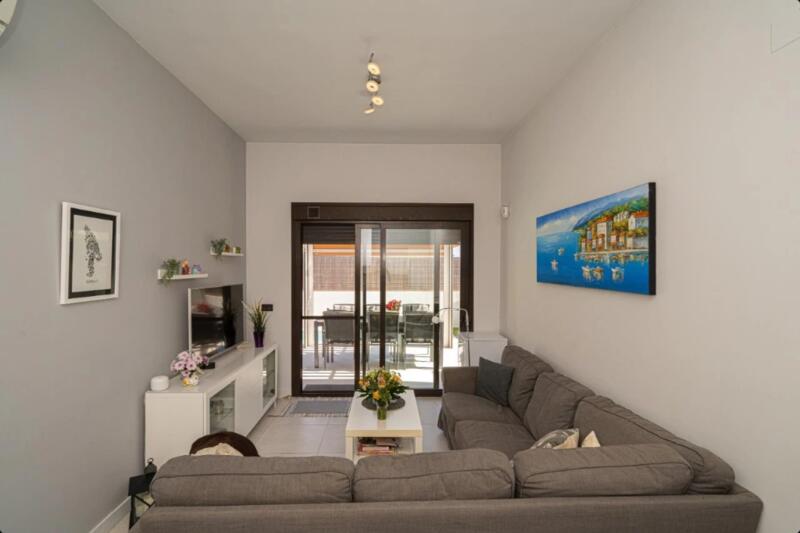 3 slaapkamer Gezinswoning Te koop 3 slaapkamer Gezinswoning Te koop