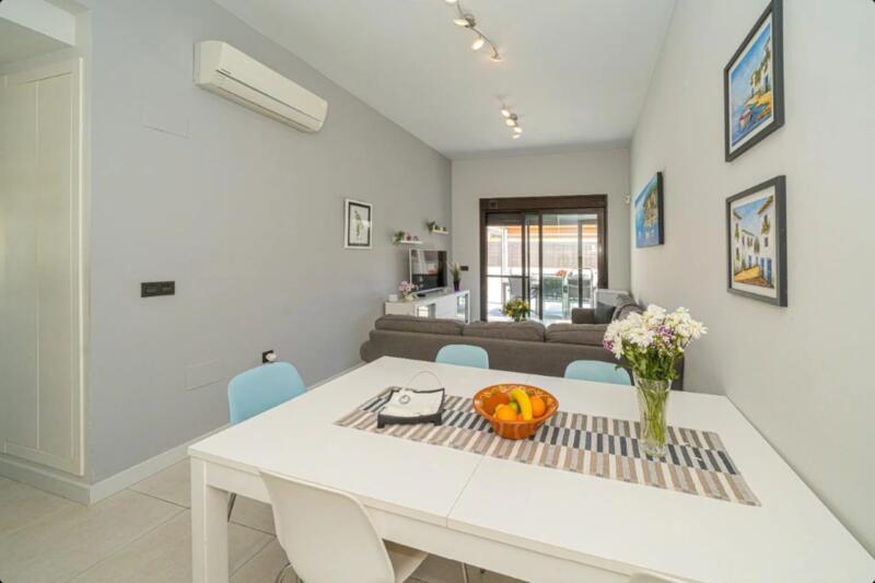 3 slaapkamer Gezinswoning Te koop 3 slaapkamer Gezinswoning Te koop