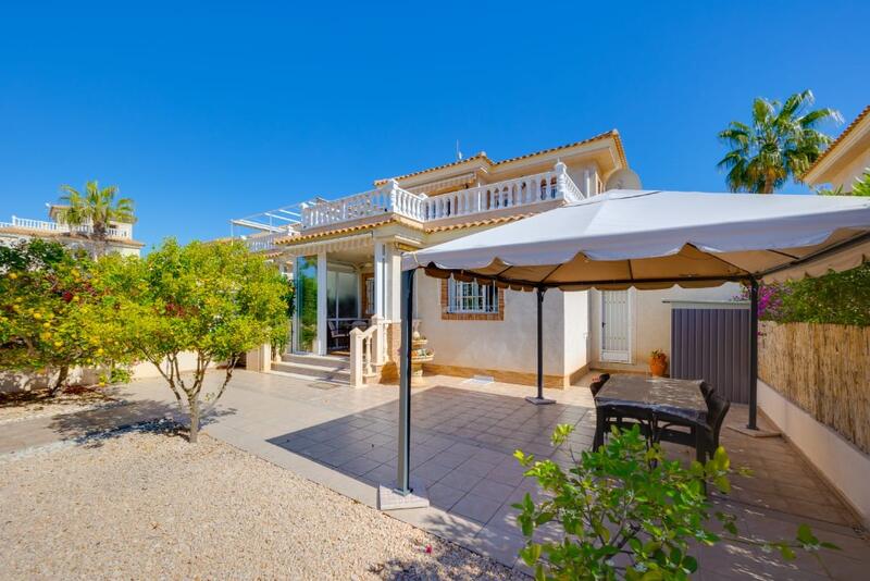 Villa til salgs i Orihuela Costa, Alicante