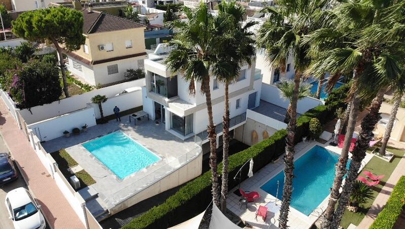 Villa til salg i Los Balcones, Alicante