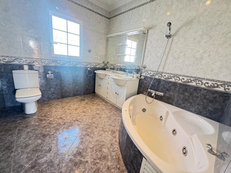 3 slaapkamer Villa Te koop 3 slaapkamer Villa Te koop