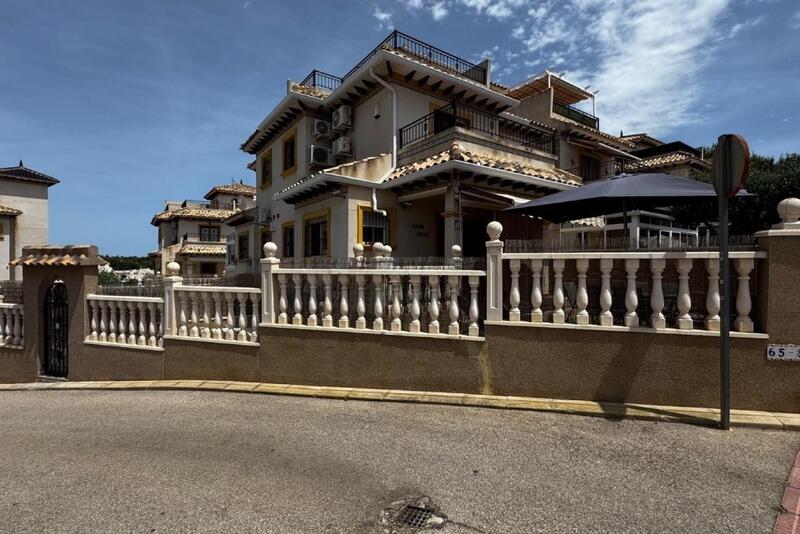 3 bedroom Townhouse for sale 3 bedroom Townhouse for sale