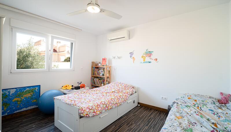 4 спальная комната вилла продается