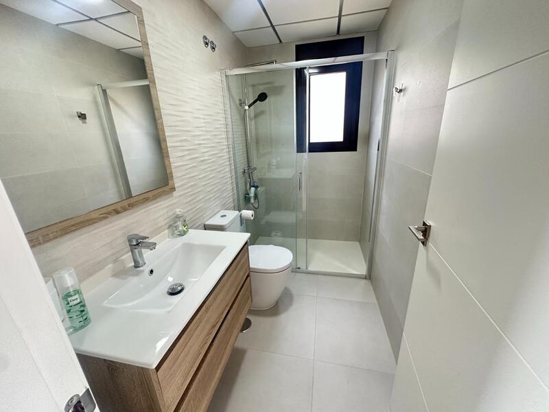 2 slaapkamer Appartement Te koop 2 slaapkamer Appartement Te koop