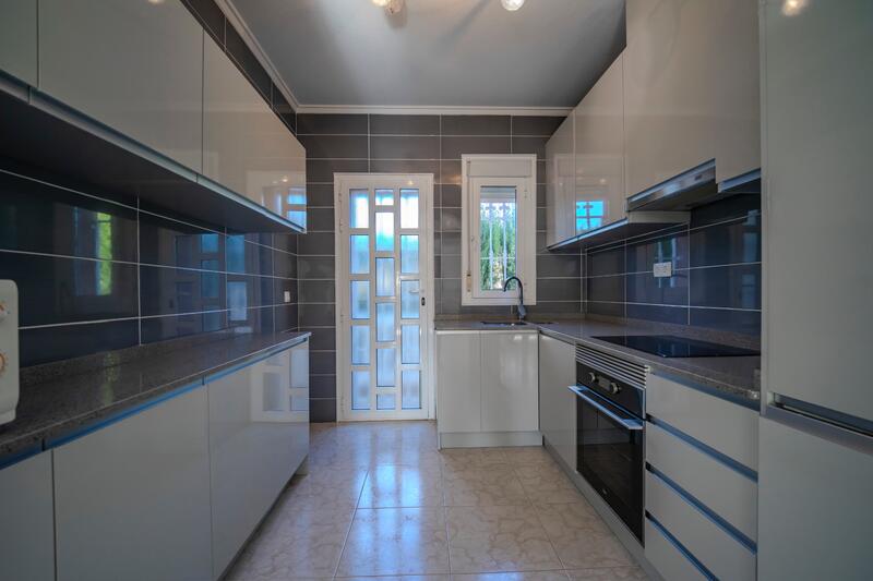 5 Schlafzimmer Villa zu verkaufen 5 Schlafzimmer Villa zu verkaufen