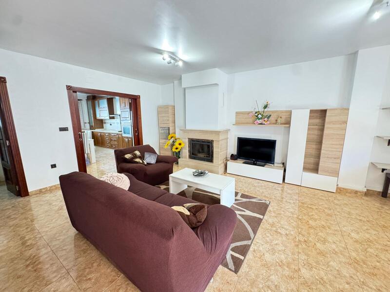 3 slaapkamer Gezinswoning Te koop