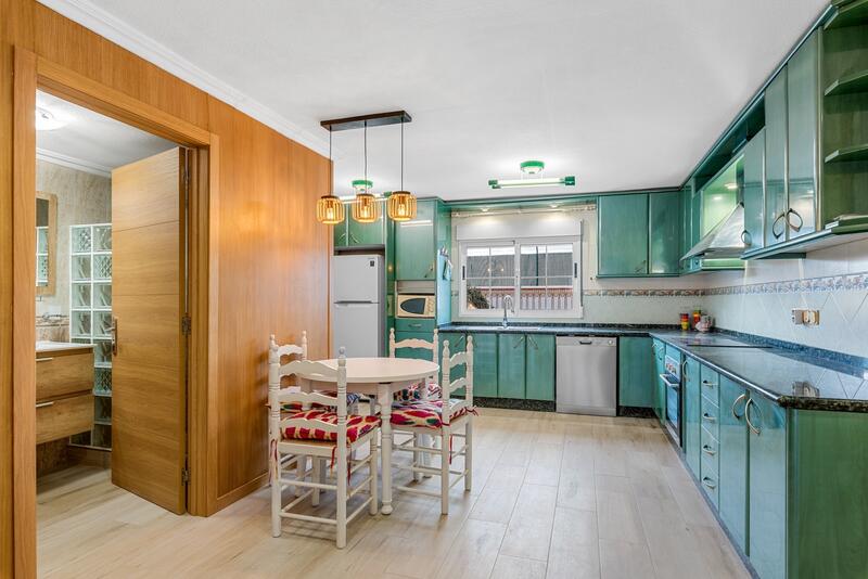 4 Schlafzimmer Villa zu verkaufen 4 Schlafzimmer Villa zu verkaufen