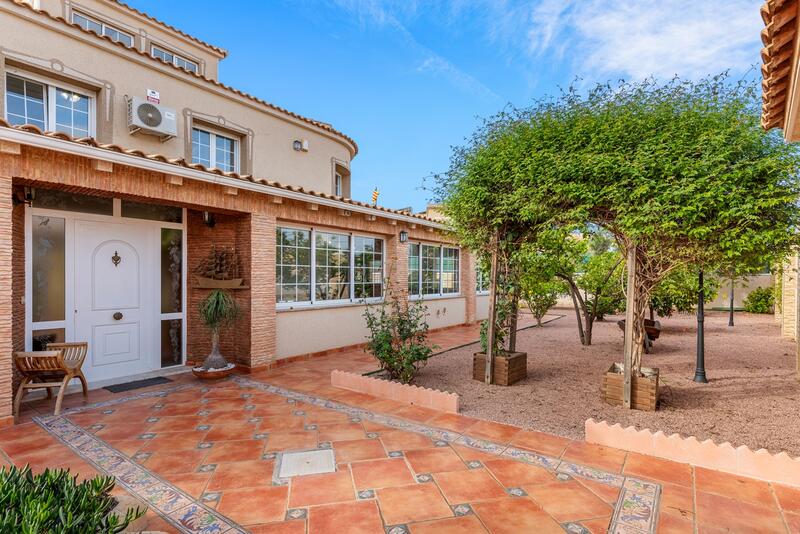 4 Schlafzimmer Villa zu verkaufen 4 Schlafzimmer Villa zu verkaufen