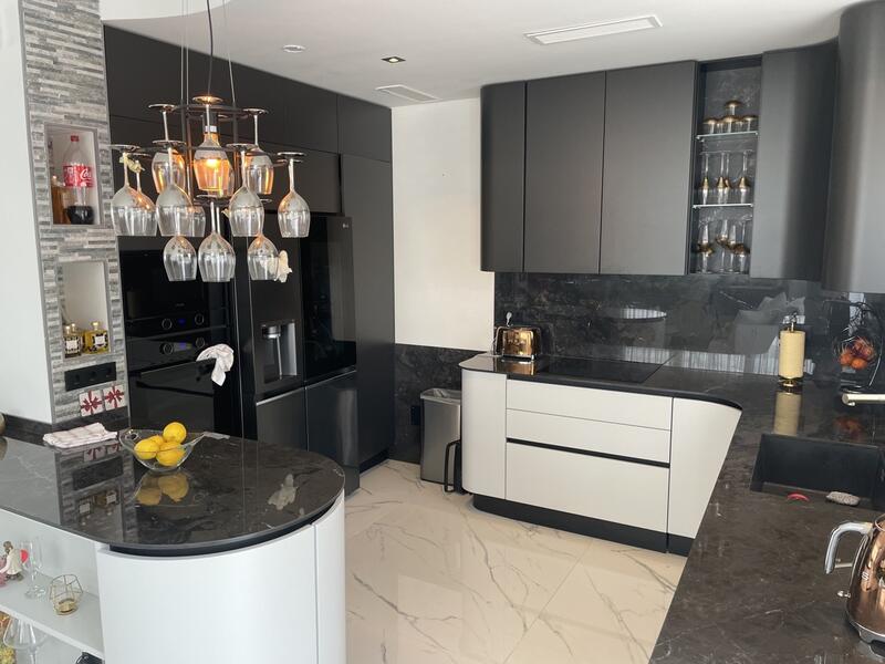 4 soverom Villa til salgs 4 soverom Villa til salgs