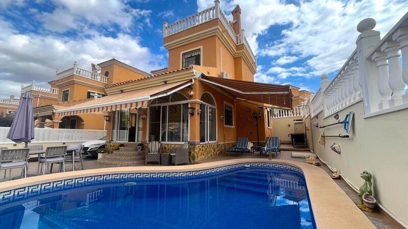 Villa for sale in Algorfa, Alicante