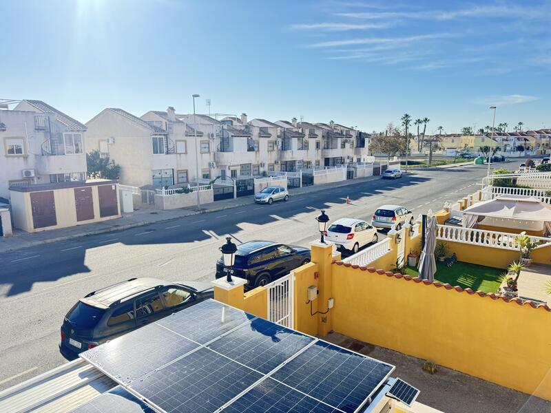 2 bedroom Townhouse for sale