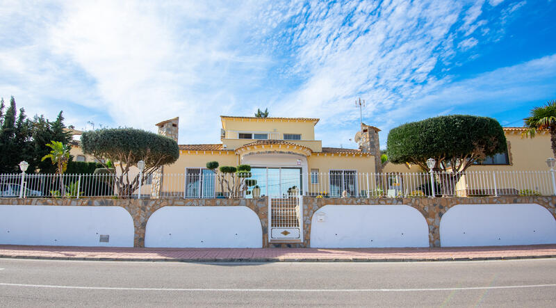 Villa til salg i Algorfa, Alicante