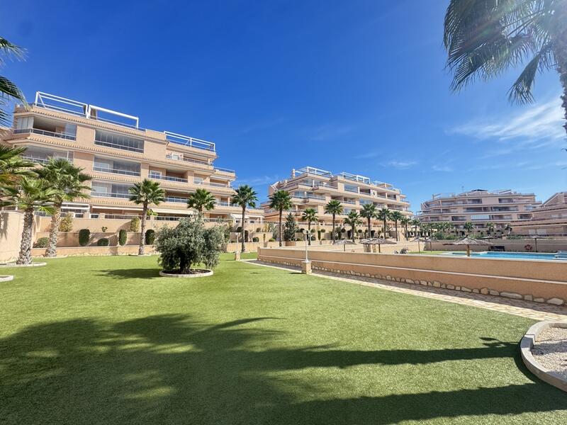 Apartamento en venta en Villamartin, Alicante