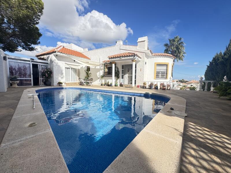 Villa for sale in Villamartin, Alicante Villa for sale in Villamartin, Alicante