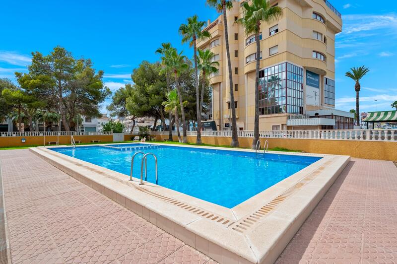 Apartamento en venta en Punta Prima, Alicante
