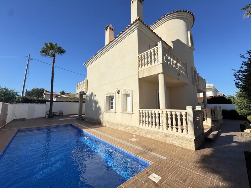 Villa Te koop in Cabo Roig, Alicante