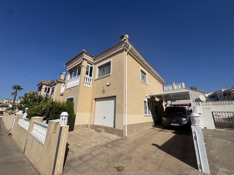 Villa til salg i Villamartin, Alicante