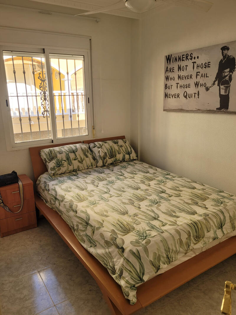 2 slaapkamer Gezinswoning Te koop