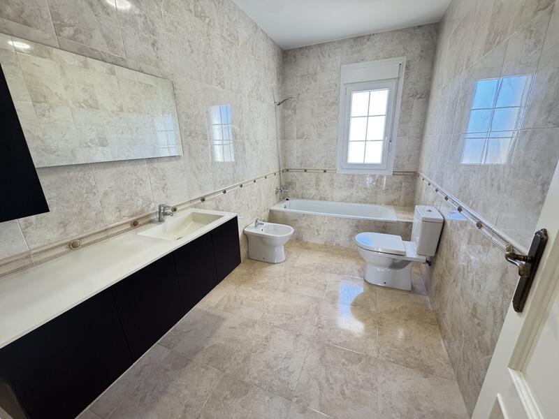 4 Cuarto Villa en venta