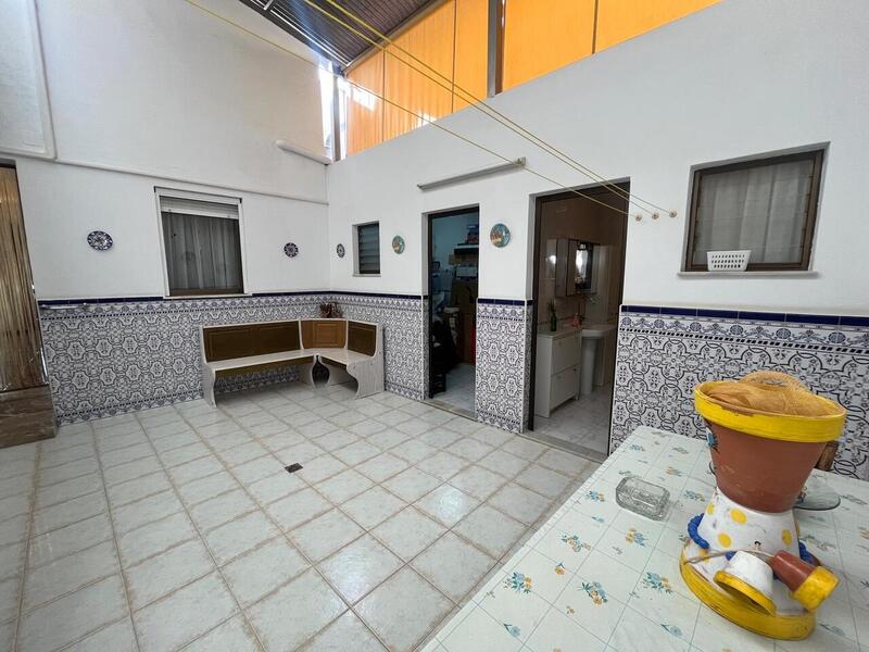 4 slaapkamer Gezinswoning Te koop