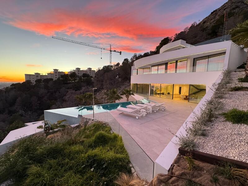 4 bedroom Villa for sale