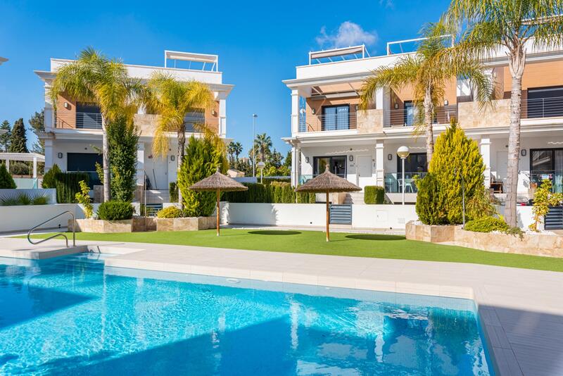 3 bedroom Townhouse for sale