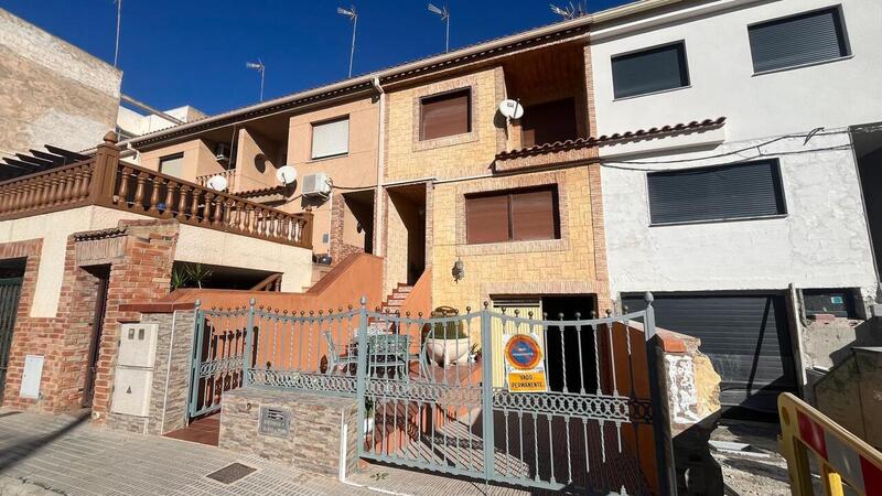 4 slaapkamer Gezinswoning Te koop