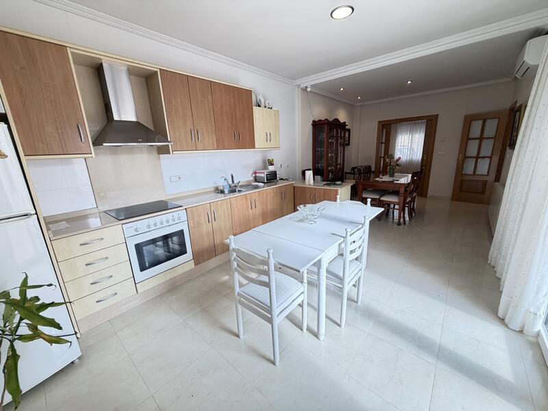 2 slaapkamer Gezinswoning Te koop