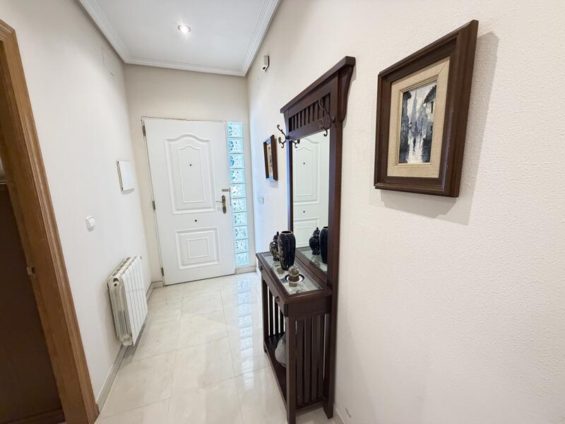 2 slaapkamer Gezinswoning Te koop