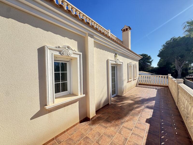 4 slaapkamer Villa Te koop 4 slaapkamer Villa Te koop