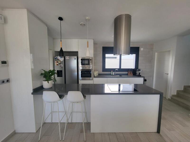 2 slaapkamer Gezinswoning Te koop 2 slaapkamer Gezinswoning Te koop