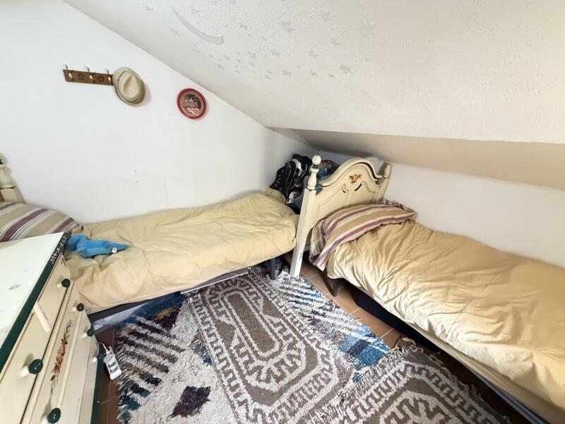 3 спальная комната городская тюрьма продается 3 спальная комната городская тюрьма продается