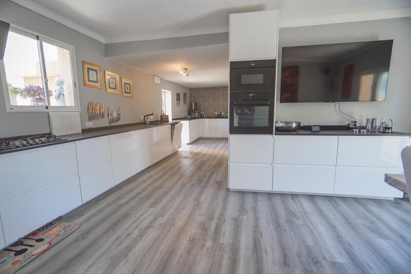 6 bedroom Country House for sale